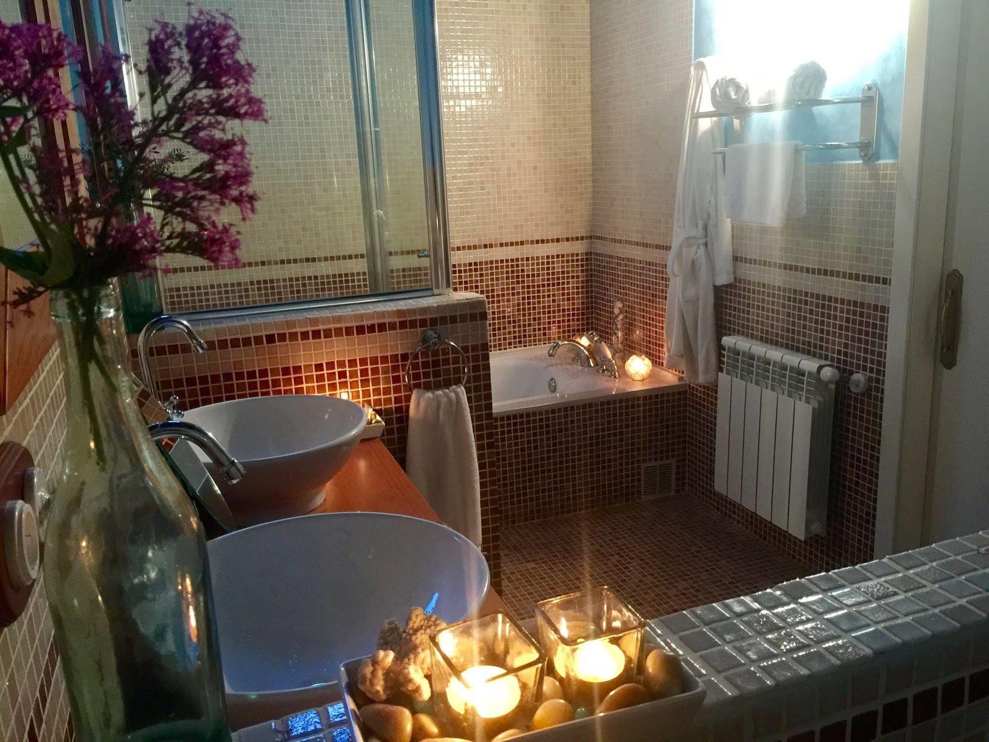 Os Tres Teixos Hotel Adelan ภายนอก รูปภาพ