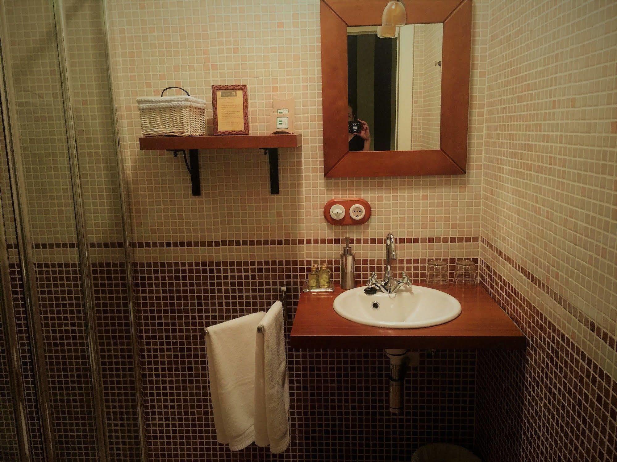 Os Tres Teixos Hotel Adelan ภายนอก รูปภาพ