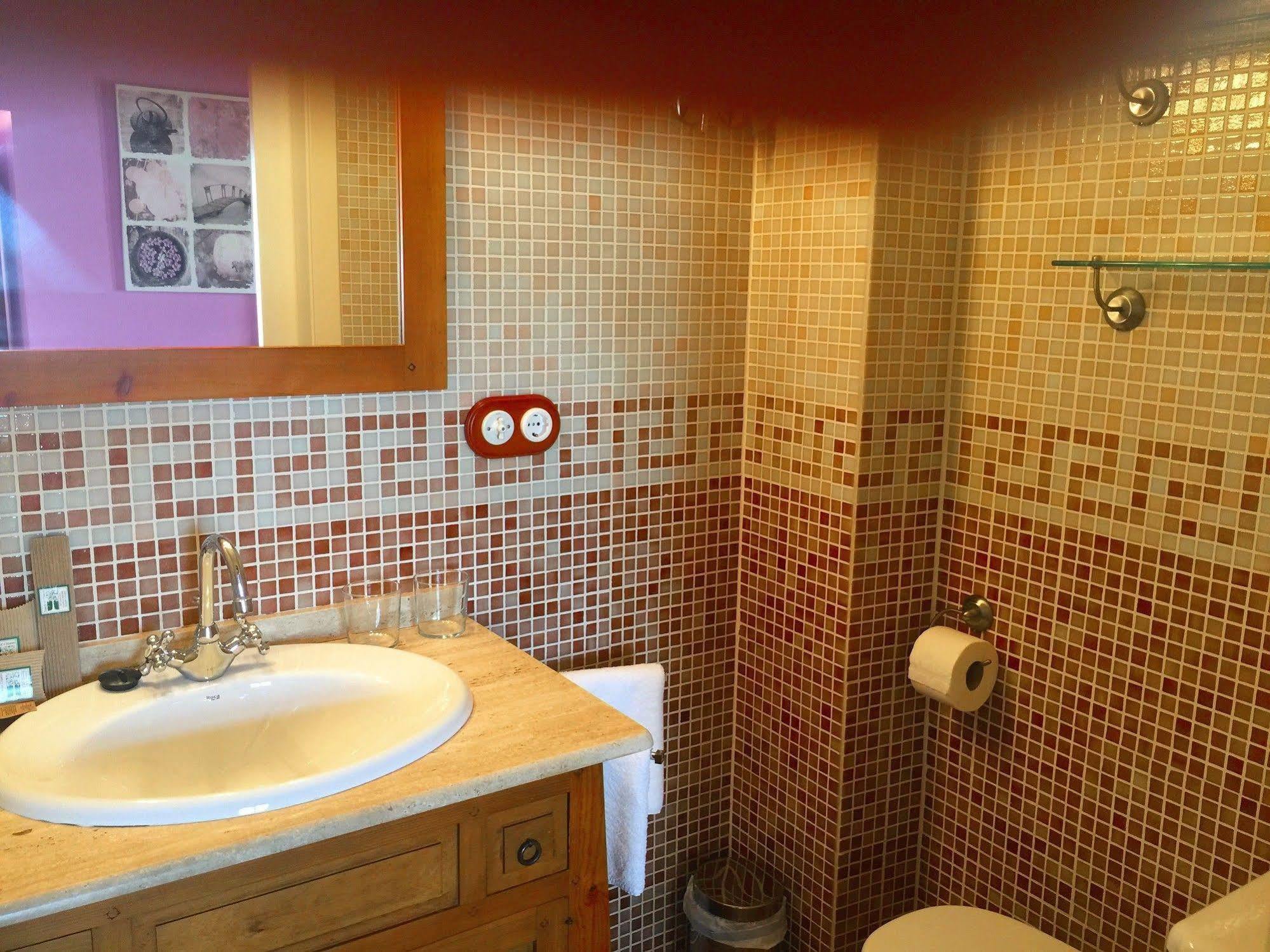 Os Tres Teixos Hotel Adelan ภายนอก รูปภาพ