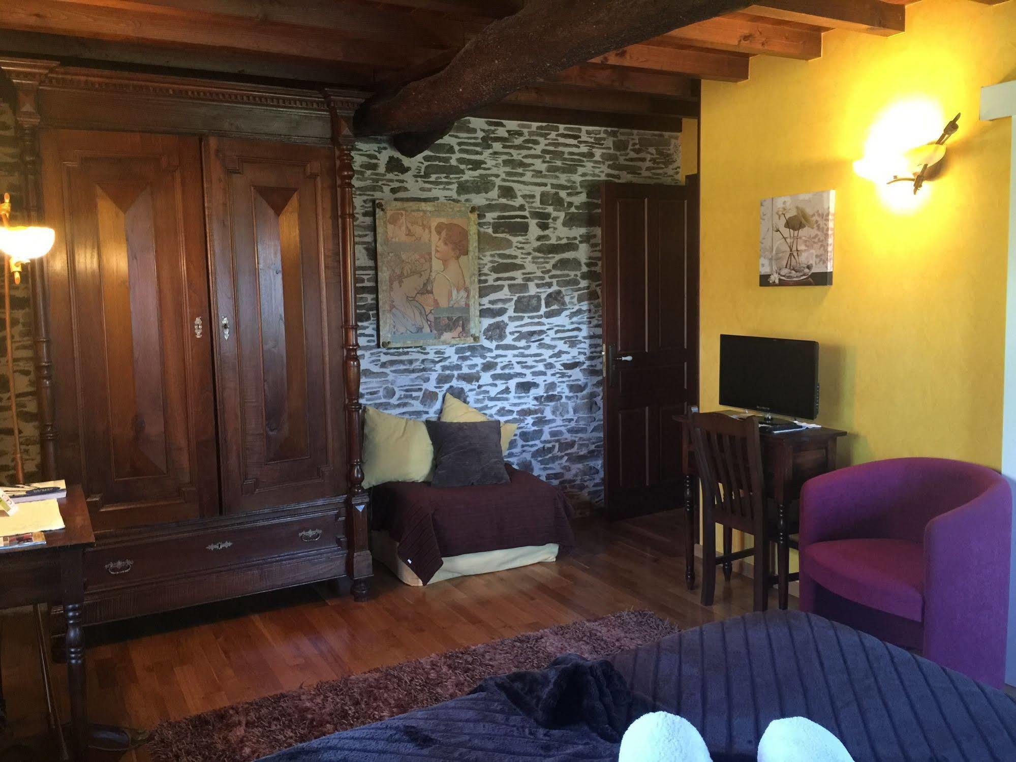 Os Tres Teixos Hotel Adelan ภายนอก รูปภาพ