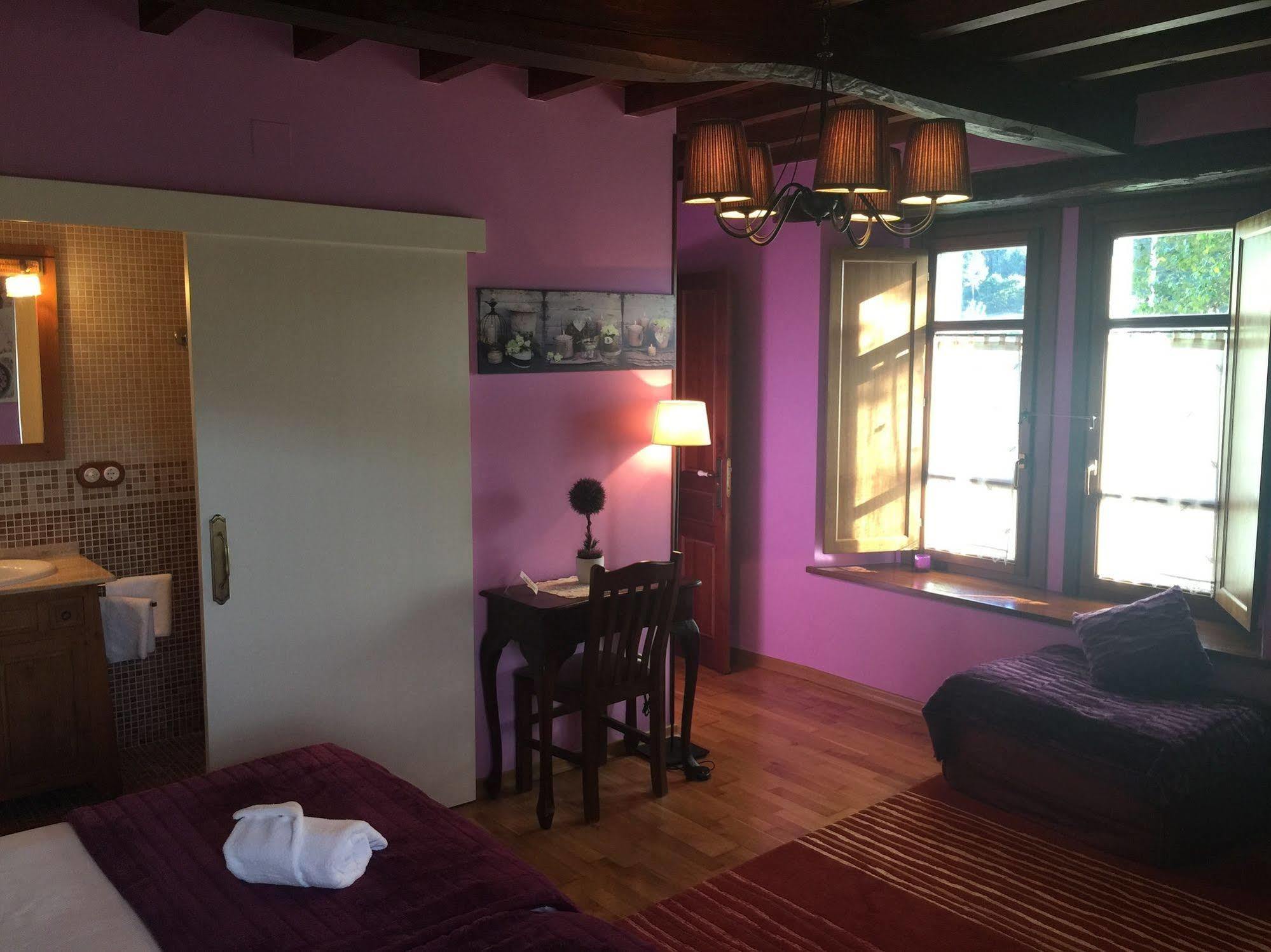 Os Tres Teixos Hotel Adelan ภายนอก รูปภาพ